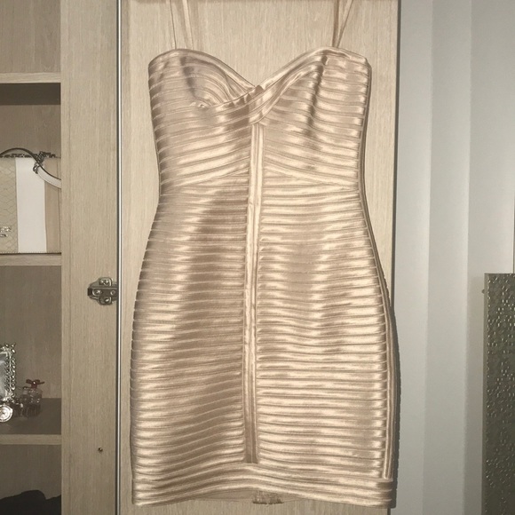 💎 BCBG NWOT - Picture 2 of 3